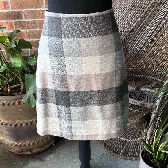Dresses & Skirts - LOFT Plaid Gray and Cream Women's Skirt